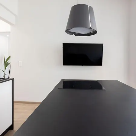 Apartment Spacious 3-bedroom Dual In Centre *