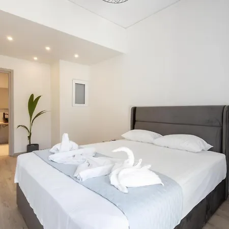 Spacious 3-bedroom Dual In Centre Apartment