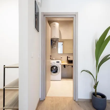 Spacious 3-bedroom Dual In Centre