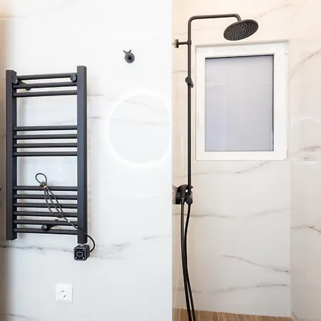 Apartment Spacious 3-bedroom Dual In Centre Athens