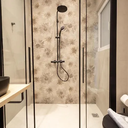 Spacious 3-bedroom Dual In Centre Apartment Athens
