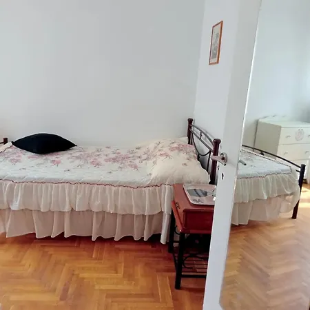 Amerikis Square 1 Bedroom *