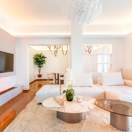 Apartment 3 Level Acropolis Penthouse With Roof Garden Oasis