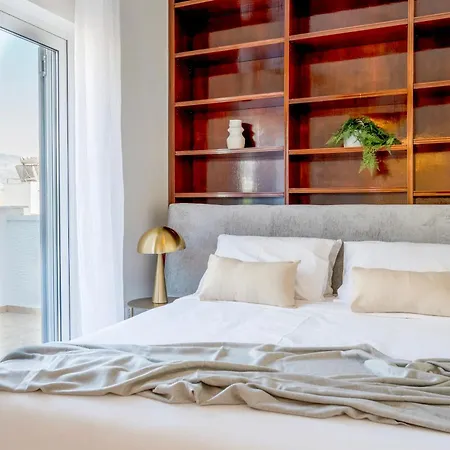 3 Level Acropolis Penthouse With Roof Garden Oasis *