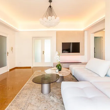 Apartment 3 Level Acropolis Penthouse With Roof Garden Oasis