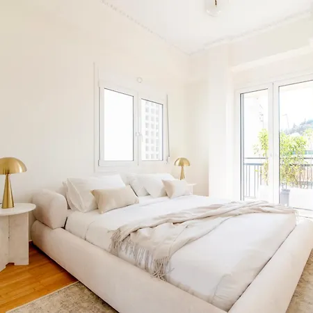 Apartment 3 Level Acropolis Penthouse With Roof Garden Oasis