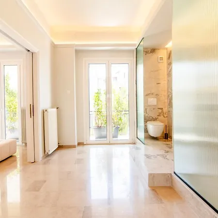 3 Level Acropolis Penthouse With Roof Garden Oasis *