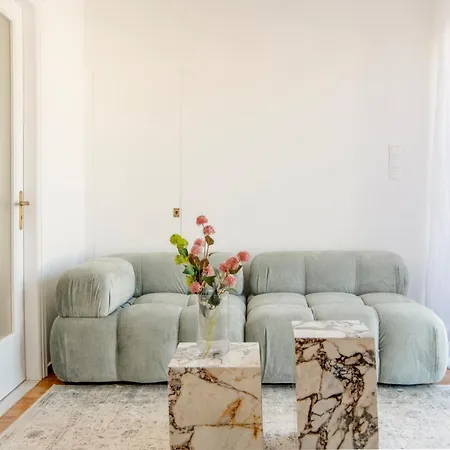 3 Level Acropolis Penthouse With Roof Garden Oasis *