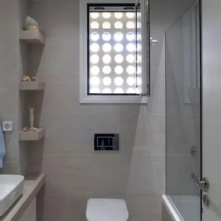 Athenian Riviera Seaside Escape In Vouliagmeni Apartment *
