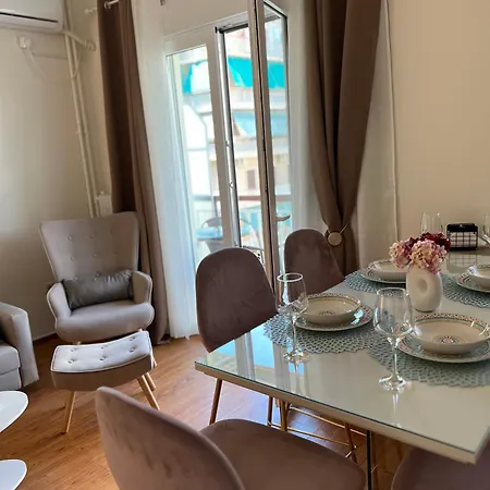 Acropolis Luxury Sidewalk View Appartement *