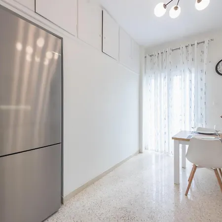 Margarita's 2-bdr - 2 Stops To Acropolis Apartment