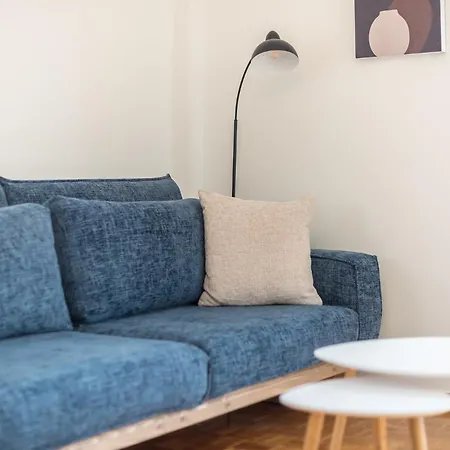 Margarita's 2-bdr - 2 Stops To Acropolis Apartment *