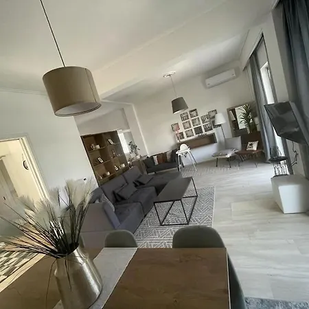 Luxurious 3-bedroom In Glyfada Apartment Athens