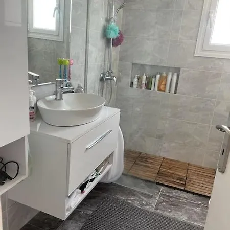 Luxurious 3-bedroom In Glyfada Apartment *