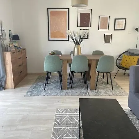 Luxurious 3-bedroom In Glyfada Apartment *