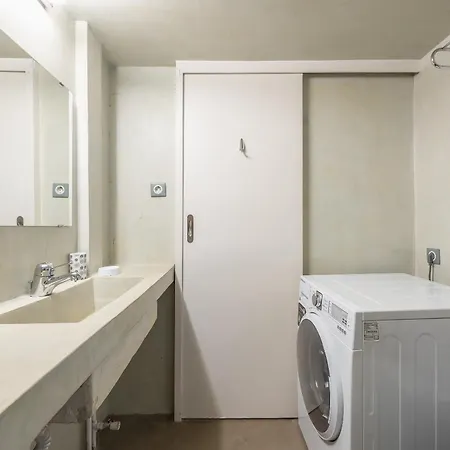 Διαμέρισμα Stylish 2 Bd Urban Retreat Near Panormou Metro *