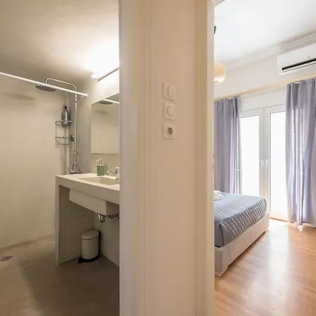 Stylish 2 Bd Urban Retreat Near Panormou Metro Αθήνα