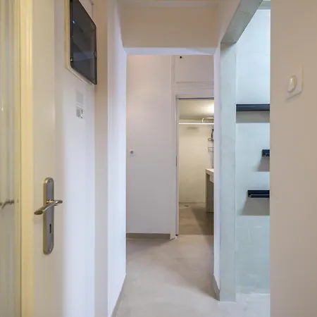 Stylish 2 Bd Urban Retreat Near Panormou Metro Αθήνα
