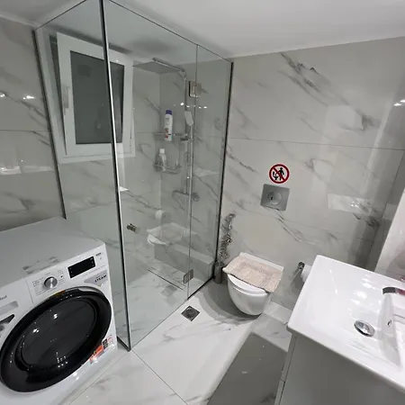 Four Seasons Apartment *