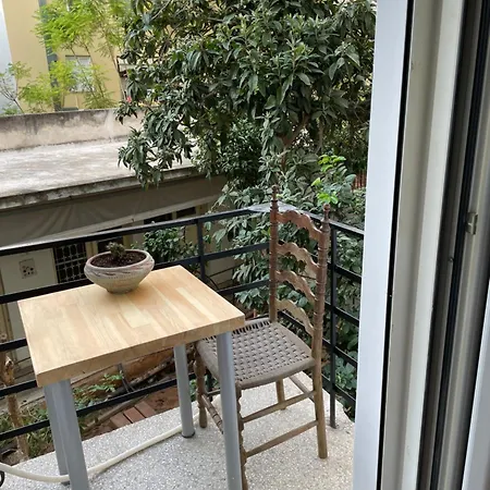 Quiet Just Renewed In Neapolis Apartment *