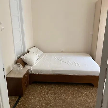 Quiet Just Renewed In Neapolis Apartment