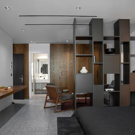 The Editor Otel Atina