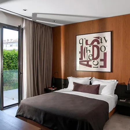 The Editor Otel Atina