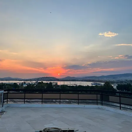 Panoramic Penthouse Apartment *