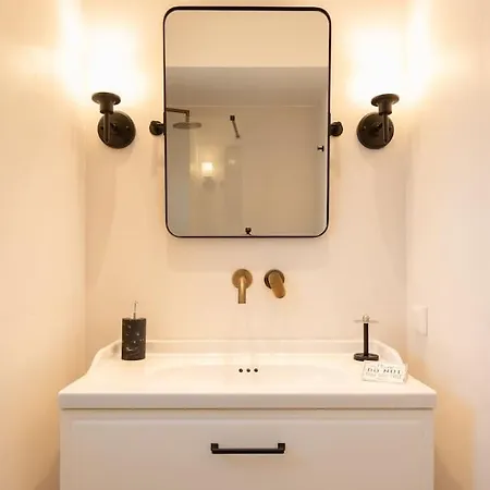 Luxury Petralona Penthouse - Sleeps 7 -near Metro *