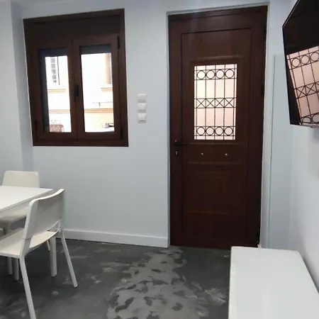 New With A Separate Entrance Near The Subway. Apartamento
