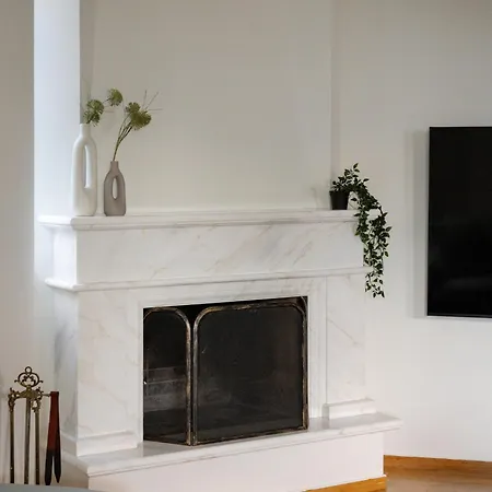 Athenian Riviera Coastal Charm Apartment *