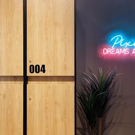 Hostel Retroverse *