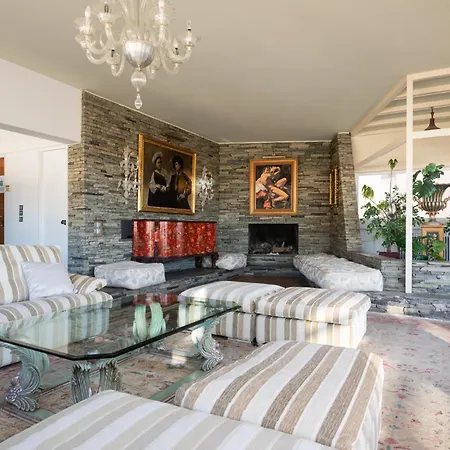 Exclusive Spacious With Expansive Views - St8 Apartment