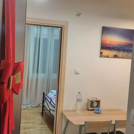 Livia's To Ampelokipi Metro Airport Line Apartment *