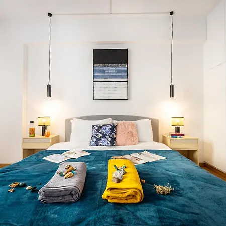 Acropolis Retreat In Style Apartment