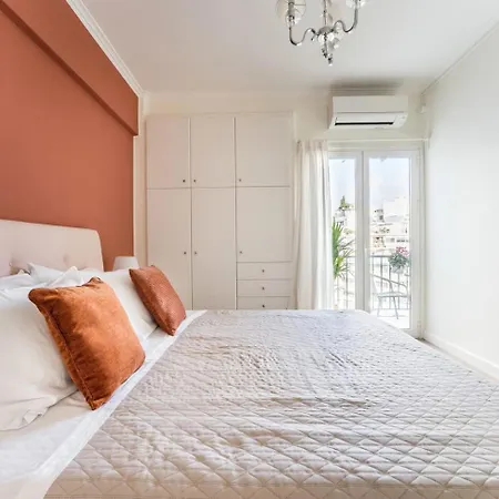 Spacious & Stylish 3-brm Near Acropolis Museum Athens