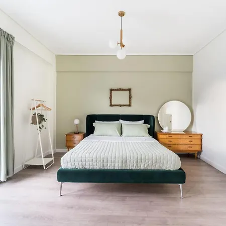 Spacious & Stylish 3-brm Near Acropolis Museum Apartment *