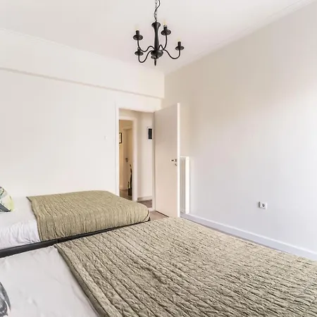 Spacious & Stylish 3-brm Near Acropolis Museum Apartment *