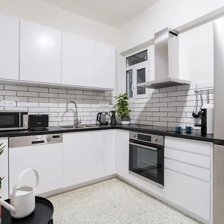 Spacious & Stylish 3-brm Near Acropolis Museum Athens