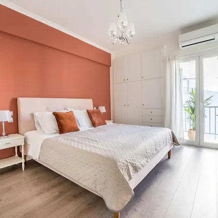 Spacious & Stylish 3-brm Near Acropolis Museum Apartment Athens