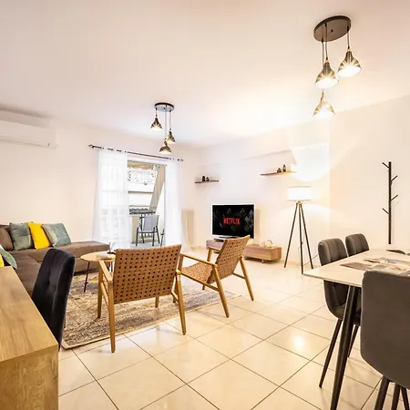 Acropolis Retreat In Style