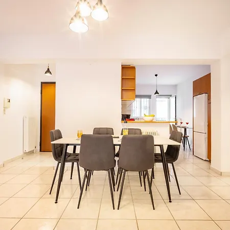 Acropolis Retreat In Style Apartment
