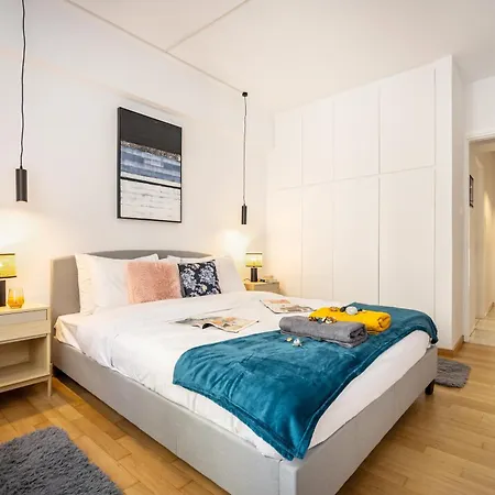 Acropolis Retreat In Style