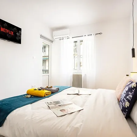 Acropolis Retreat In Style Apartment