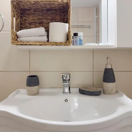 Matrozou Spacious 95sqm In Koukaki * Athens