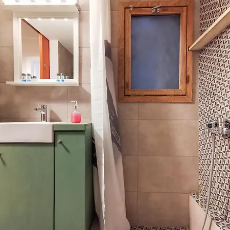 Hidden Gem Next To Acropolis&metro Apartment *