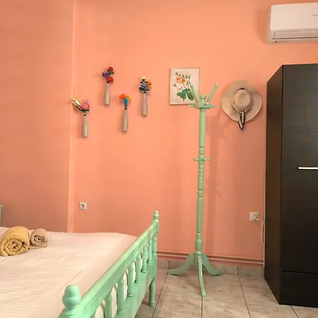 Casa Bonita, House With Private Entrance And Garden, Between Center And Sea Athens