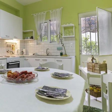 Apartment Casa Bonita, House With Private Entrance And Garden, Between Center And Sea *
