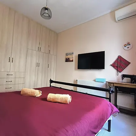 Apartment Casa Bonita, House With Private Entrance And Garden, Between Center And Sea Athens