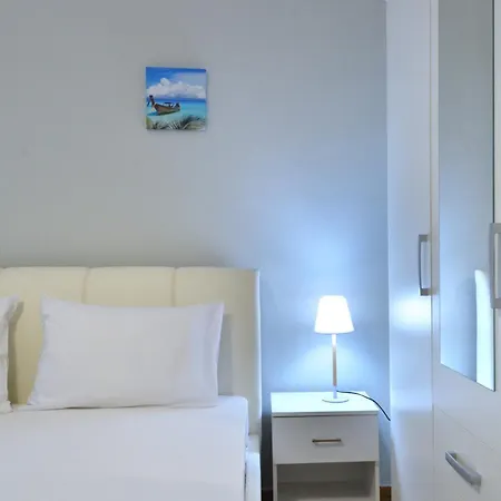 Niovis, A And Cozy *